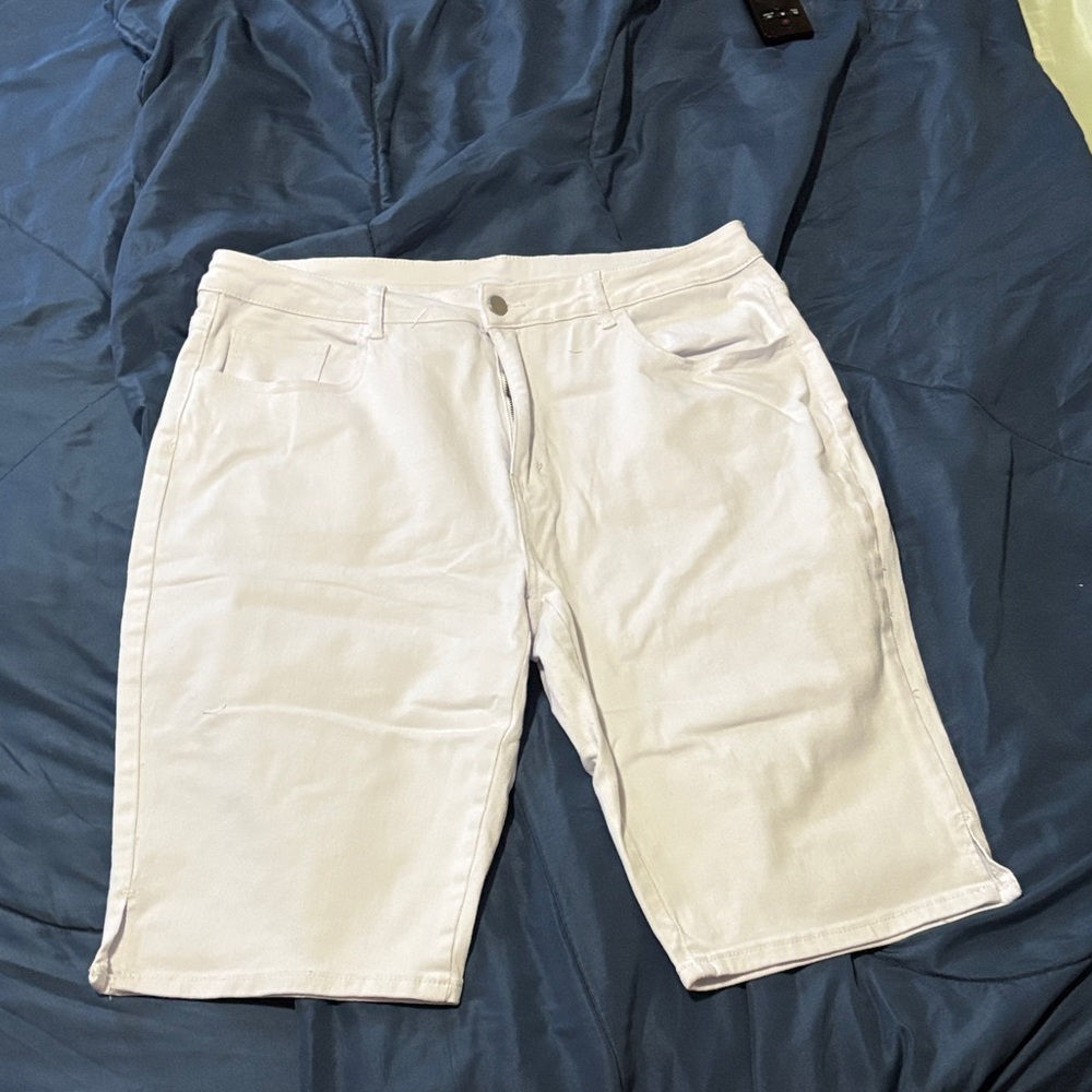 SHEIN Curve White Bermuda Shorts 3XL